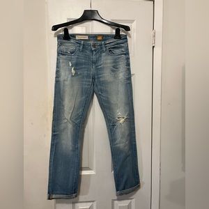 Pilcro no 26 fit hyphen light blue denim distressed jeans.